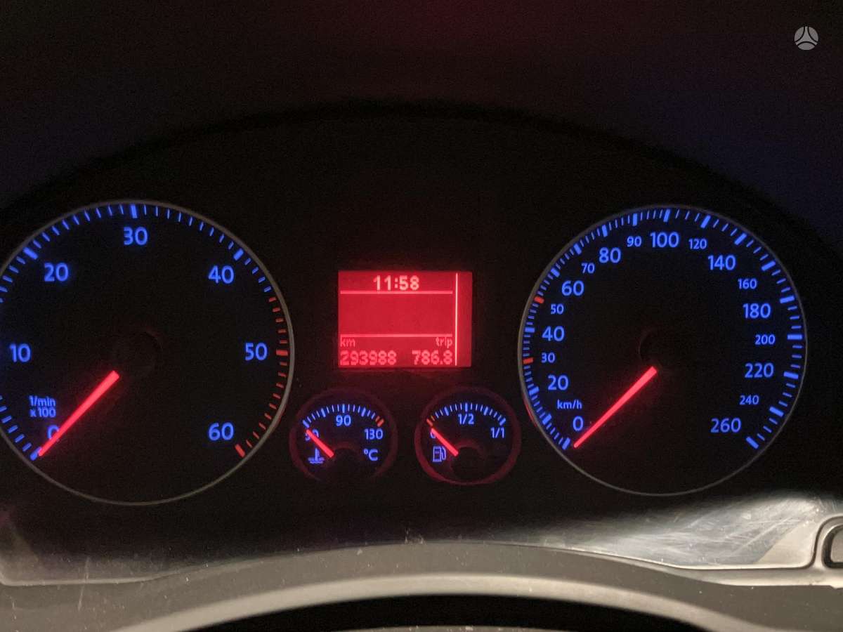 Volkswagen Golf - 6