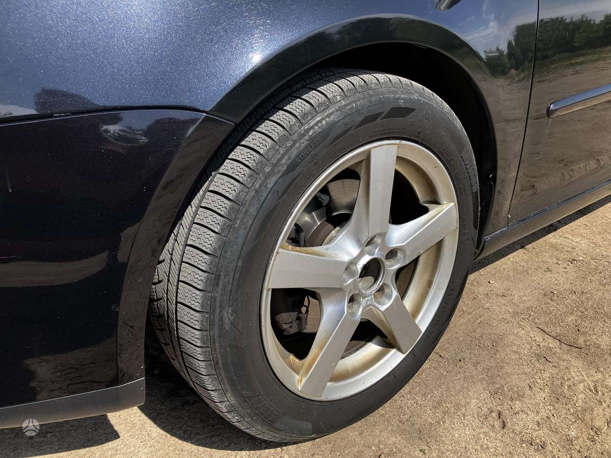 Volkswagen Golf - 8