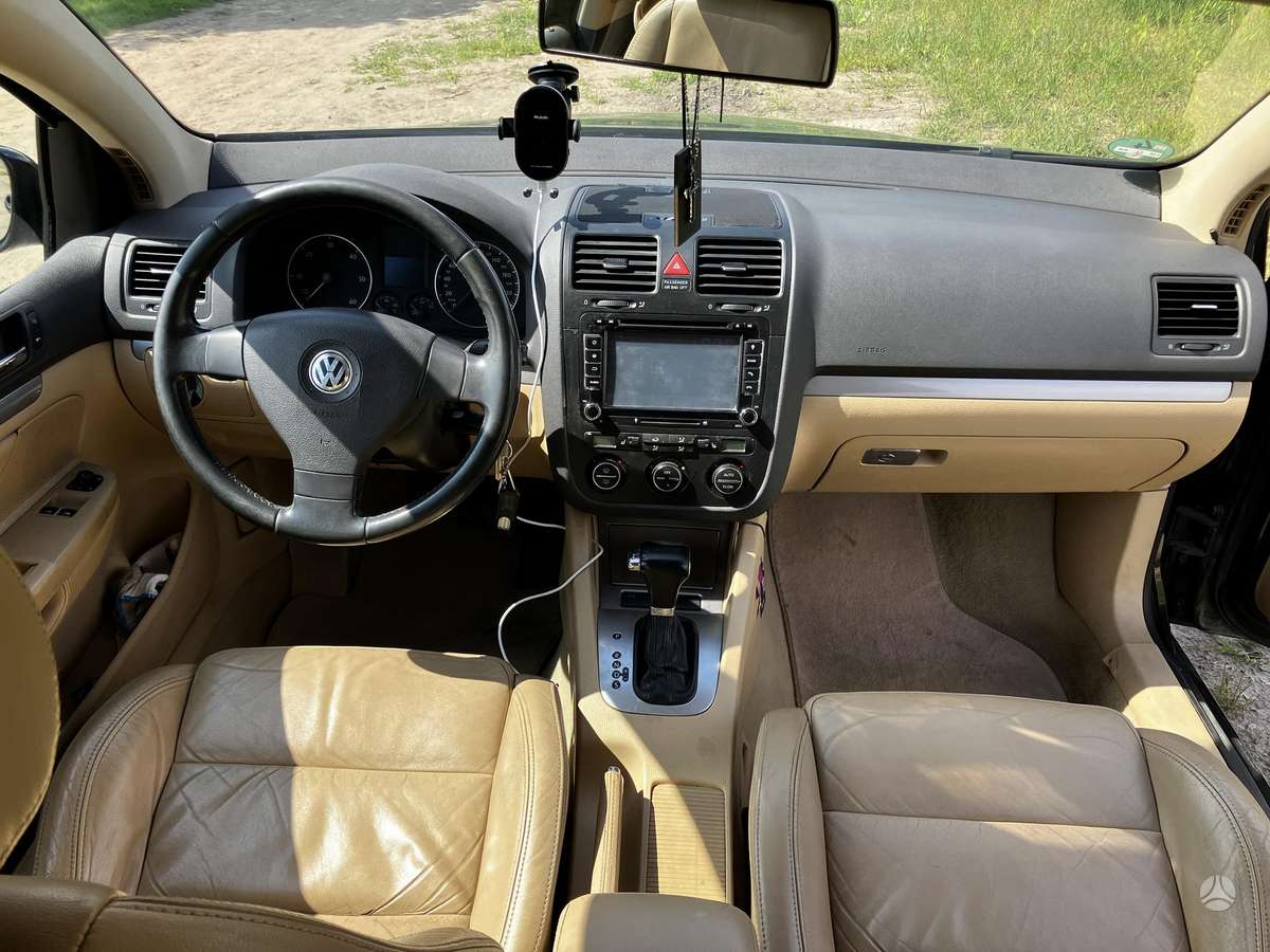 Volkswagen Golf - 11