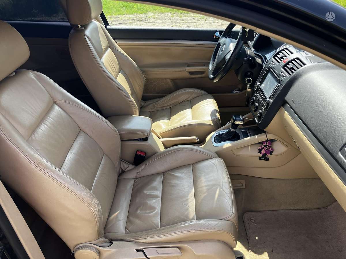 Volkswagen Golf - 1