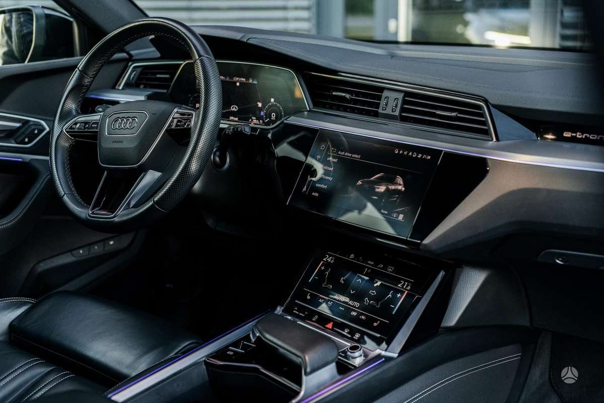 Audi e-tron, 95 kWh, off-road / crossover