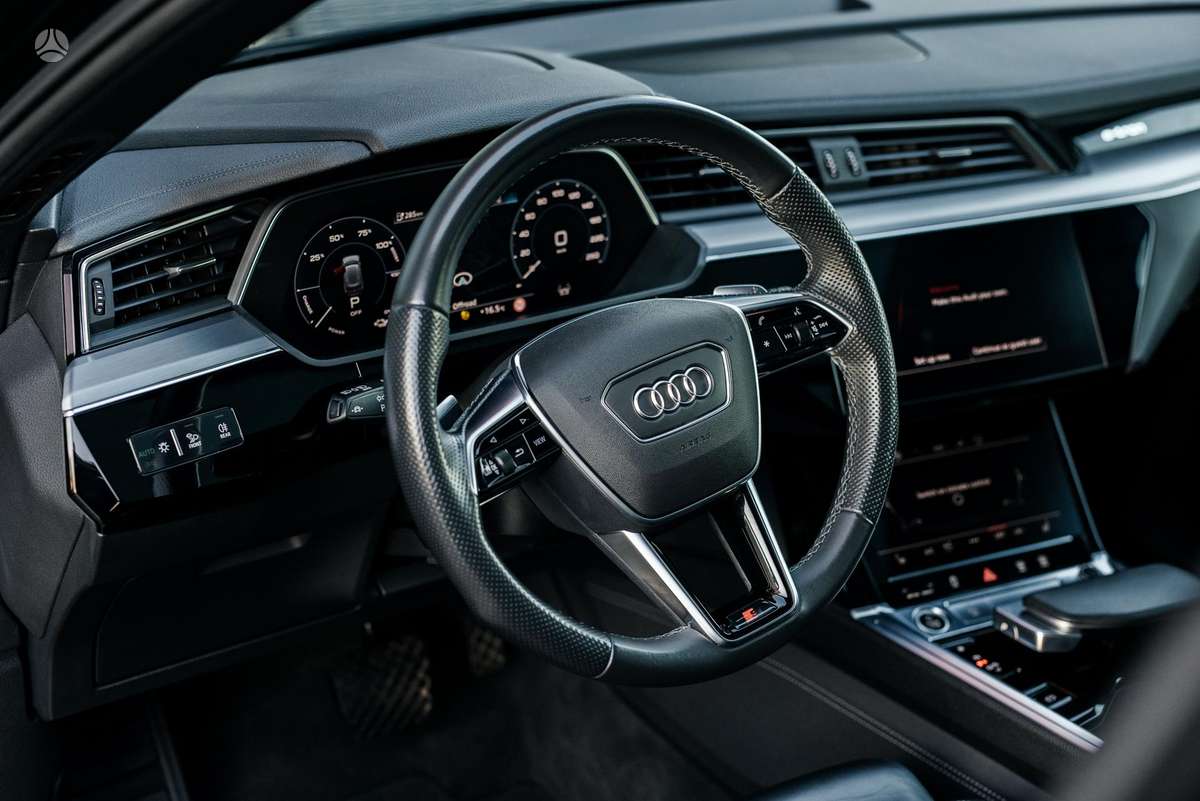 Audi e-tron, 95 kWh, off-road / crossover