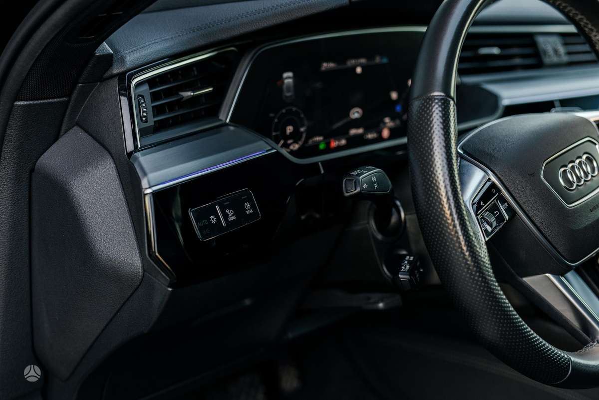 Audi e-tron, 95 kWh, off-road / crossover