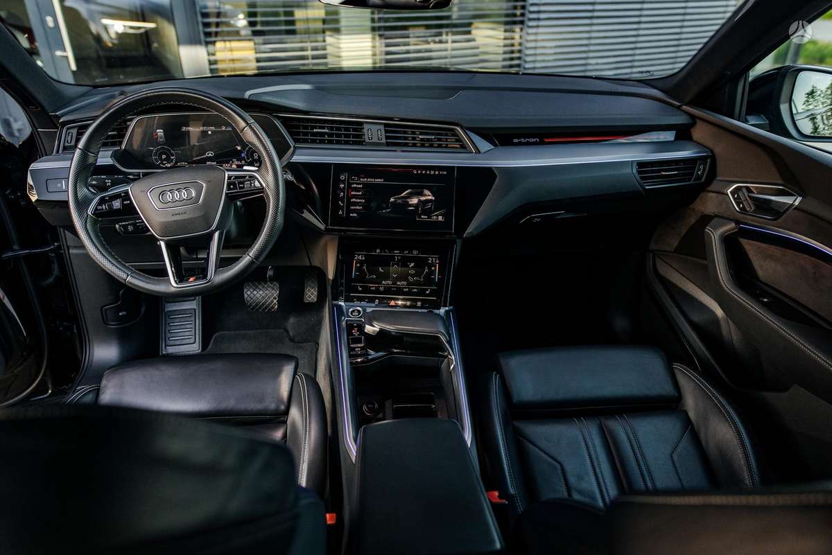 Audi e-tron, 95 kWh, off-road / crossover