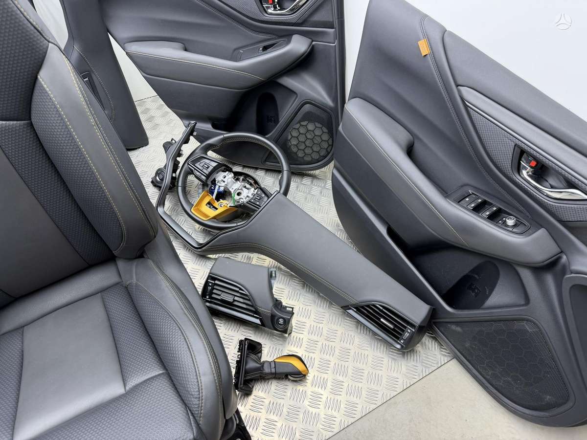 Subaru Outback salono detalės
