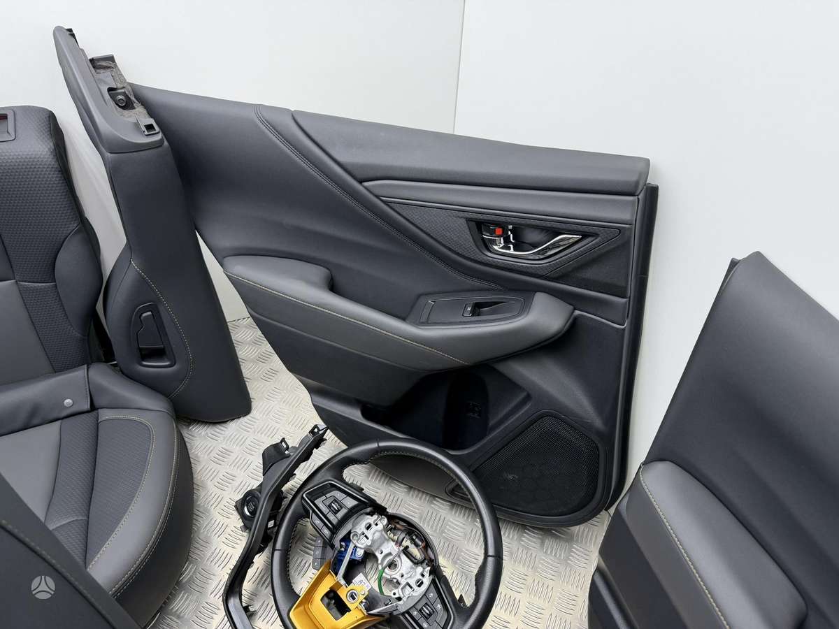 Subaru Outback salono detalės