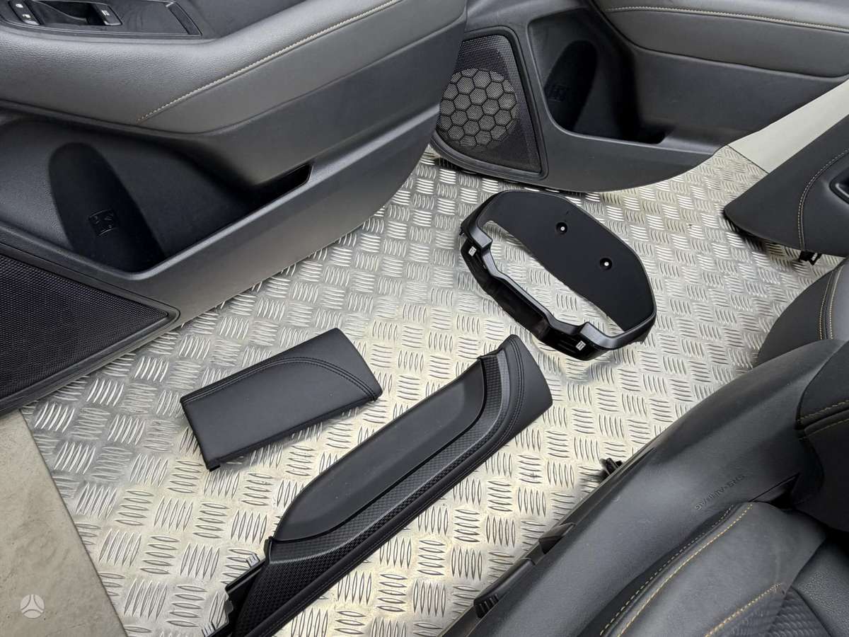 Subaru Outback salono detalės