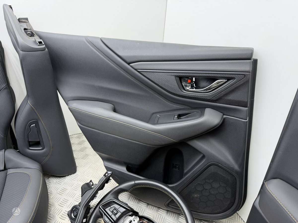 Subaru Outback salono detalės