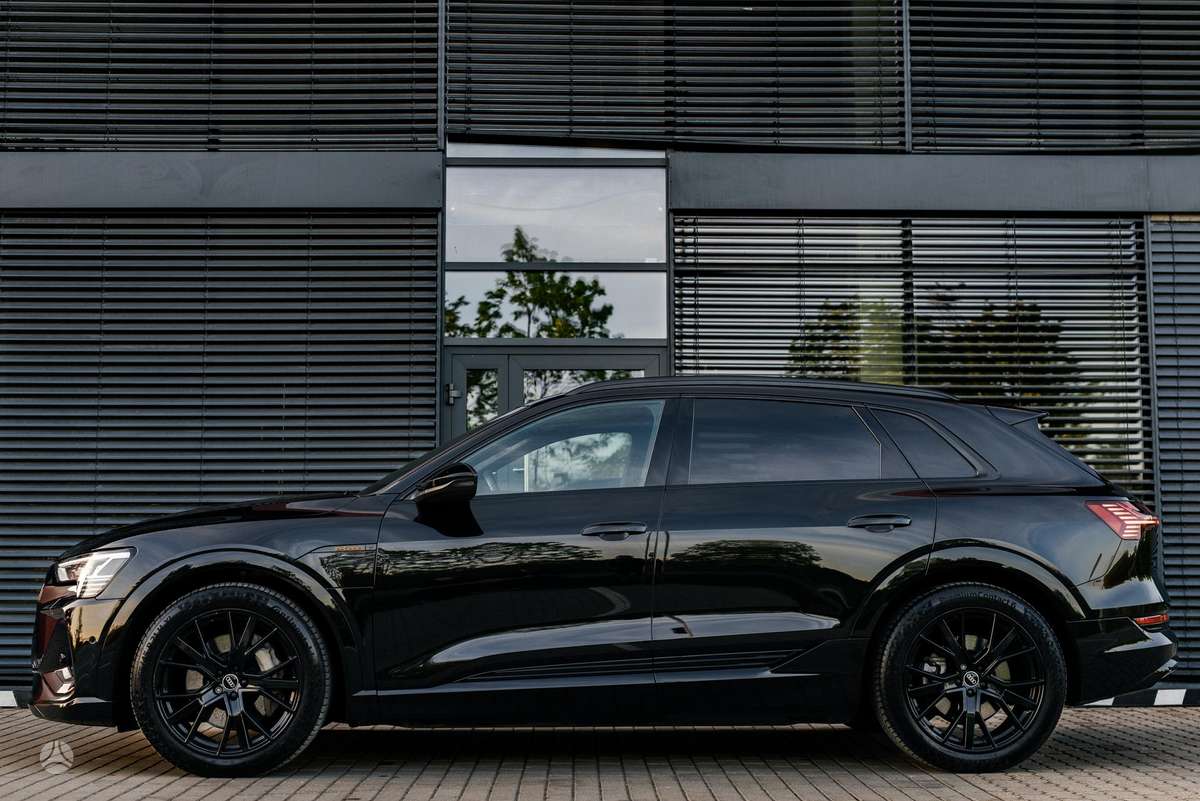 Audi e-tron, 95 kWh, off-road / crossover