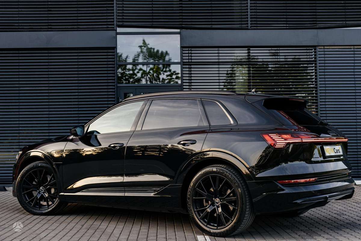 Audi e-tron, 95 kWh, off-road / crossover