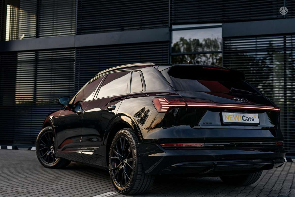 Audi e-tron, 95 kWh, off-road / crossover