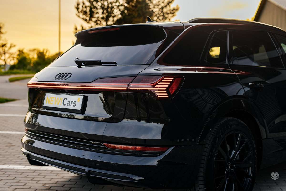 Audi e-tron, 95 kWh, off-road / crossover