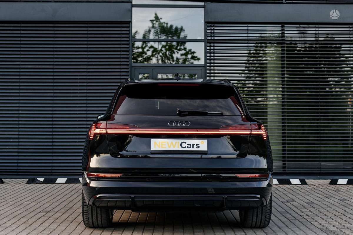 Audi e-tron, 95 kWh, off-road / crossover