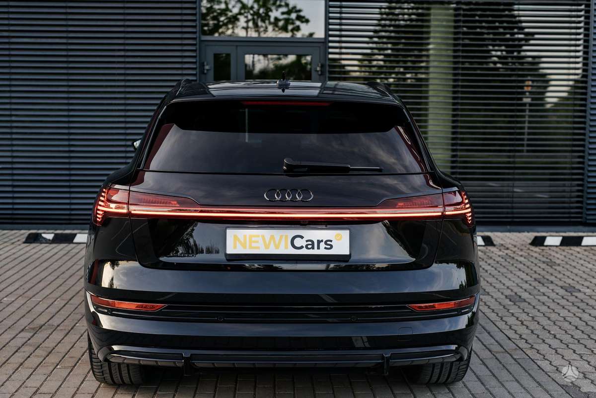 Audi e-tron, 95 kWh, off-road / crossover