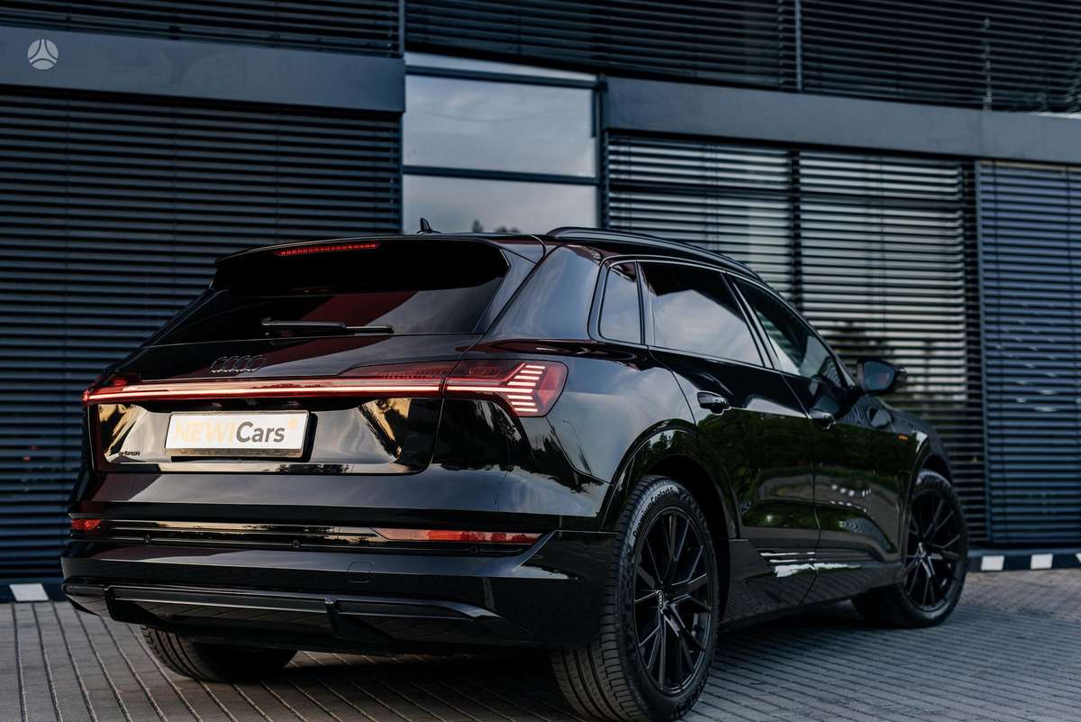 Audi e-tron, 95 kWh, off-road / crossover