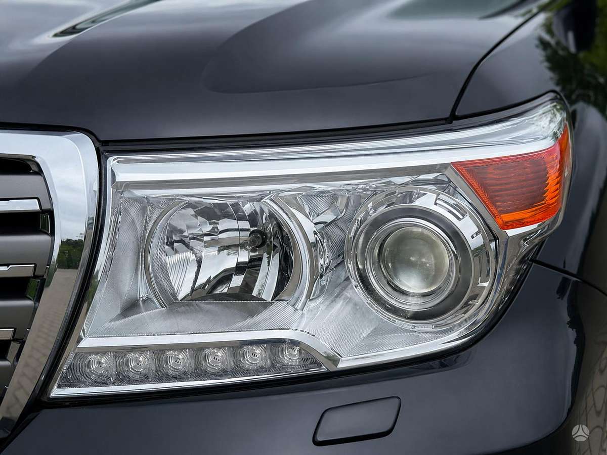 Toyota Land Cruiser - 2