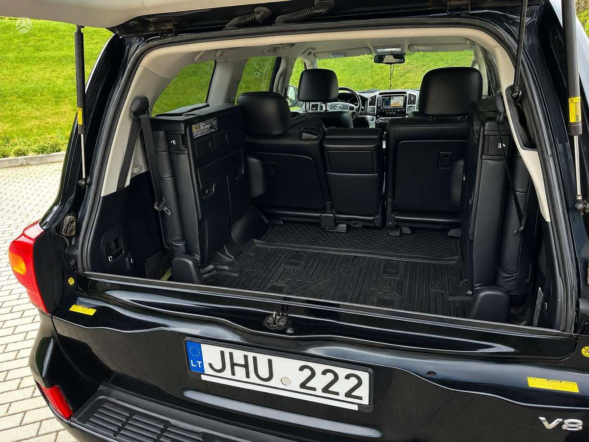Toyota Land Cruiser - 7