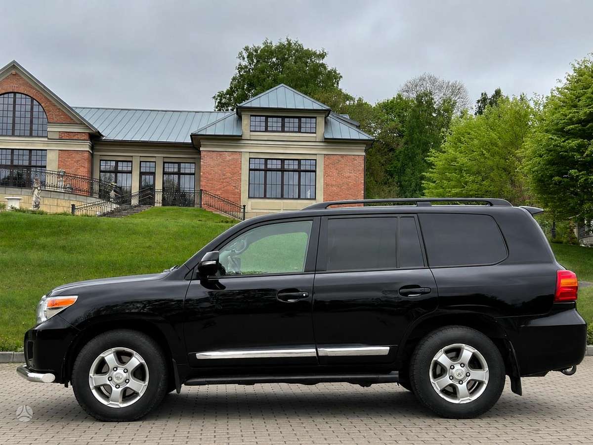 Toyota Land Cruiser - 11