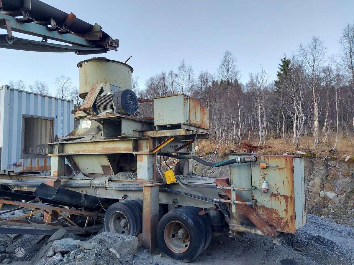 Kobelco 436/7-36, stone crusher