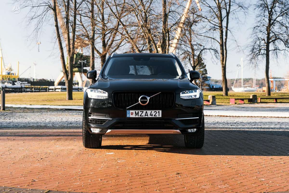 Volvo XC90, 2.0 l., off-road / crossover