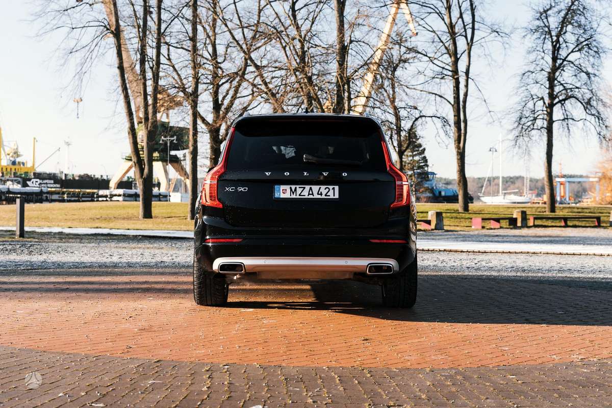 Volvo XC90, 2.0 l., off-road / crossover