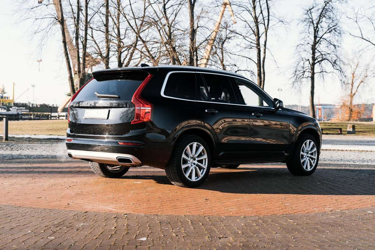 Volvo XC90, 2.0 l., off-road / crossover