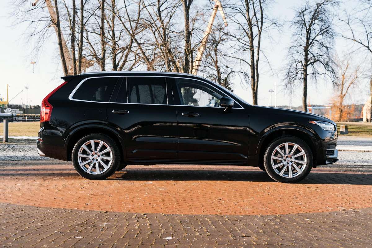 Volvo XC90, 2.0 l., off-road / crossover