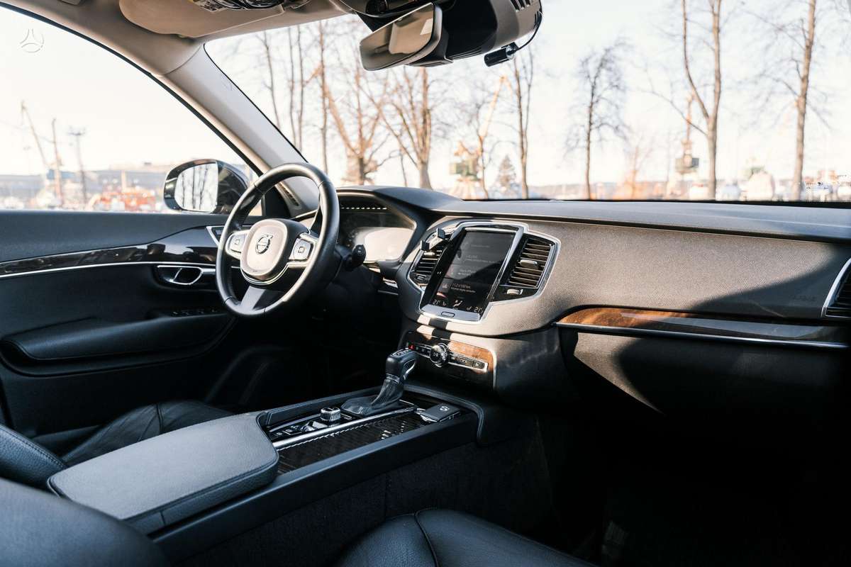 Volvo XC90, 2.0 l., off-road / crossover