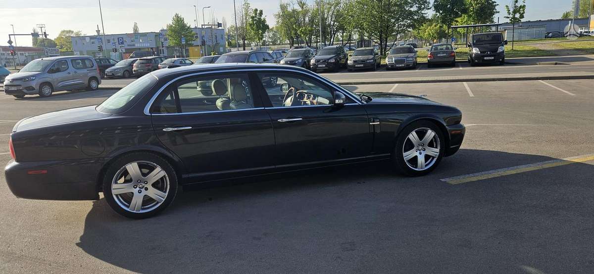 Jaguar XJ8, 4.2 l., Седан