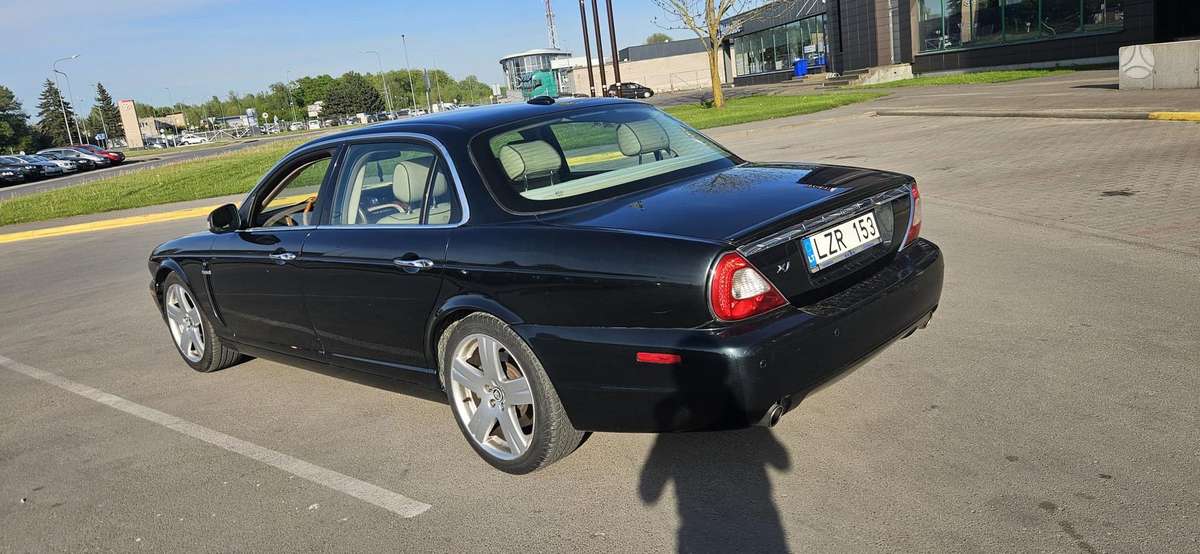 Jaguar XJ8, 4.2 l., Седан