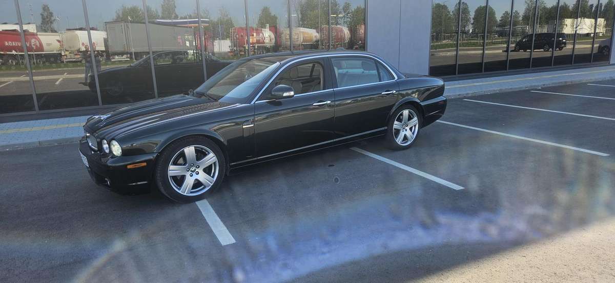 Jaguar XJ8, 4.2 l., Седан