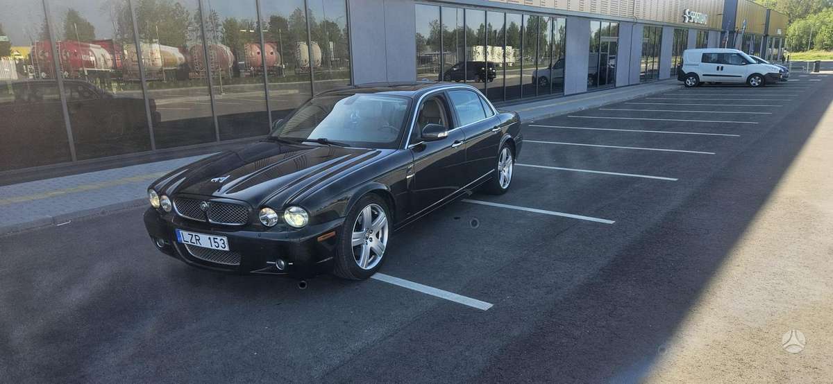 Jaguar XJ8, 4.2 l., Седан