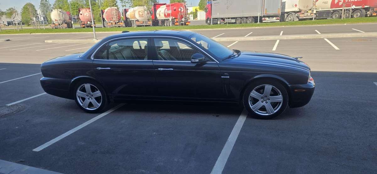 Jaguar XJ8, 4.2 l., Седан