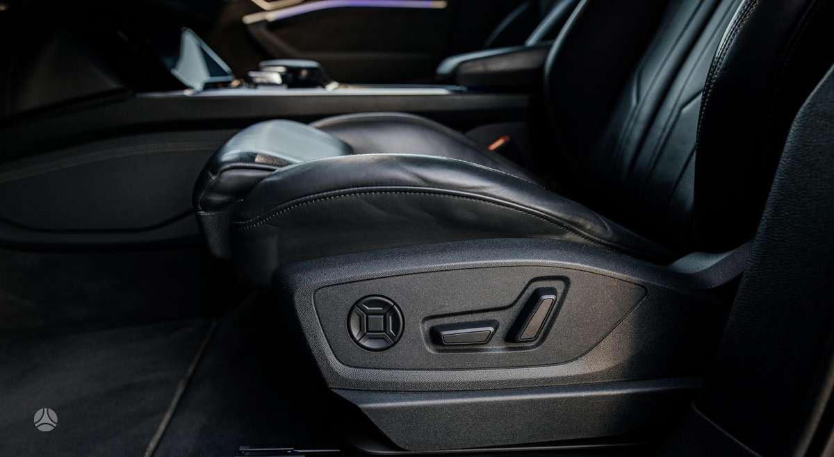 Audi e-tron, 95 kWh, off-road / crossover