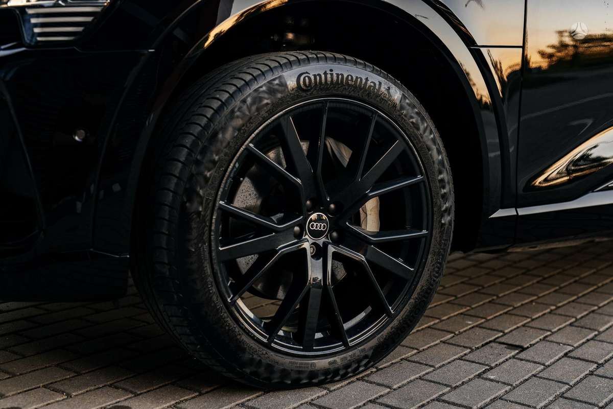 Audi e-tron, 95 kWh, off-road / crossover