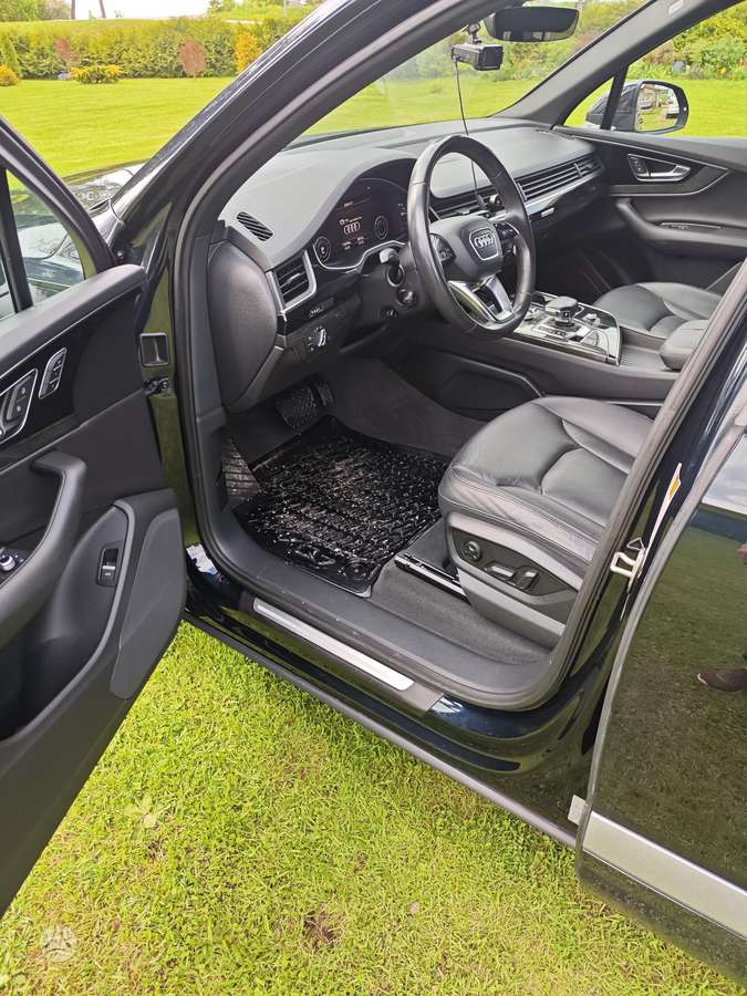 Audi Q7, 3.0 l., off-road / crossover