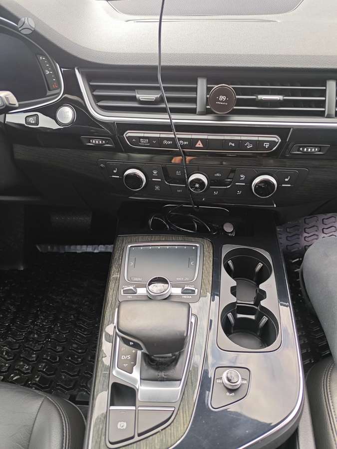 Audi Q7, 3.0 l., off-road / crossover