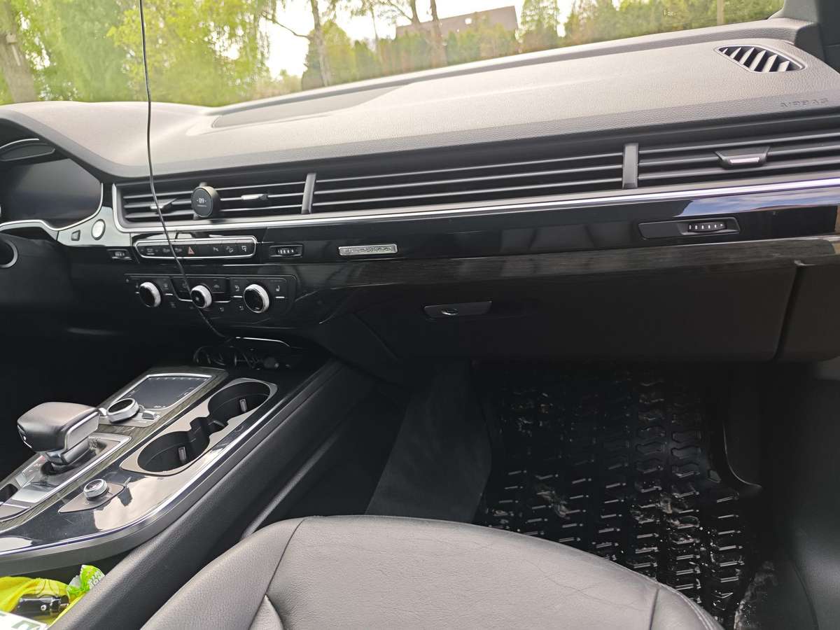 Audi Q7, 3.0 l., off-road / crossover