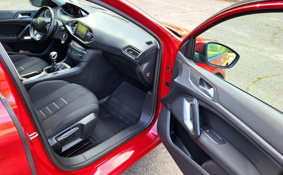 Peugeot 308, 1.2 l., hatchback