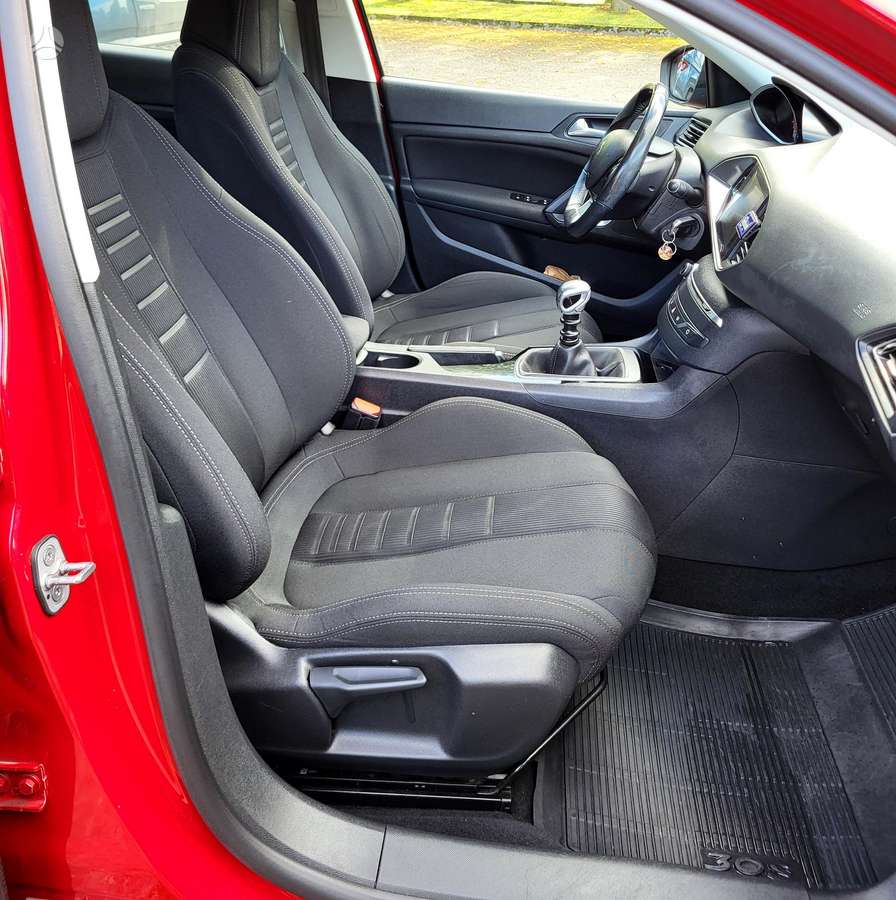 Peugeot 308, 1.2 l., hatchback