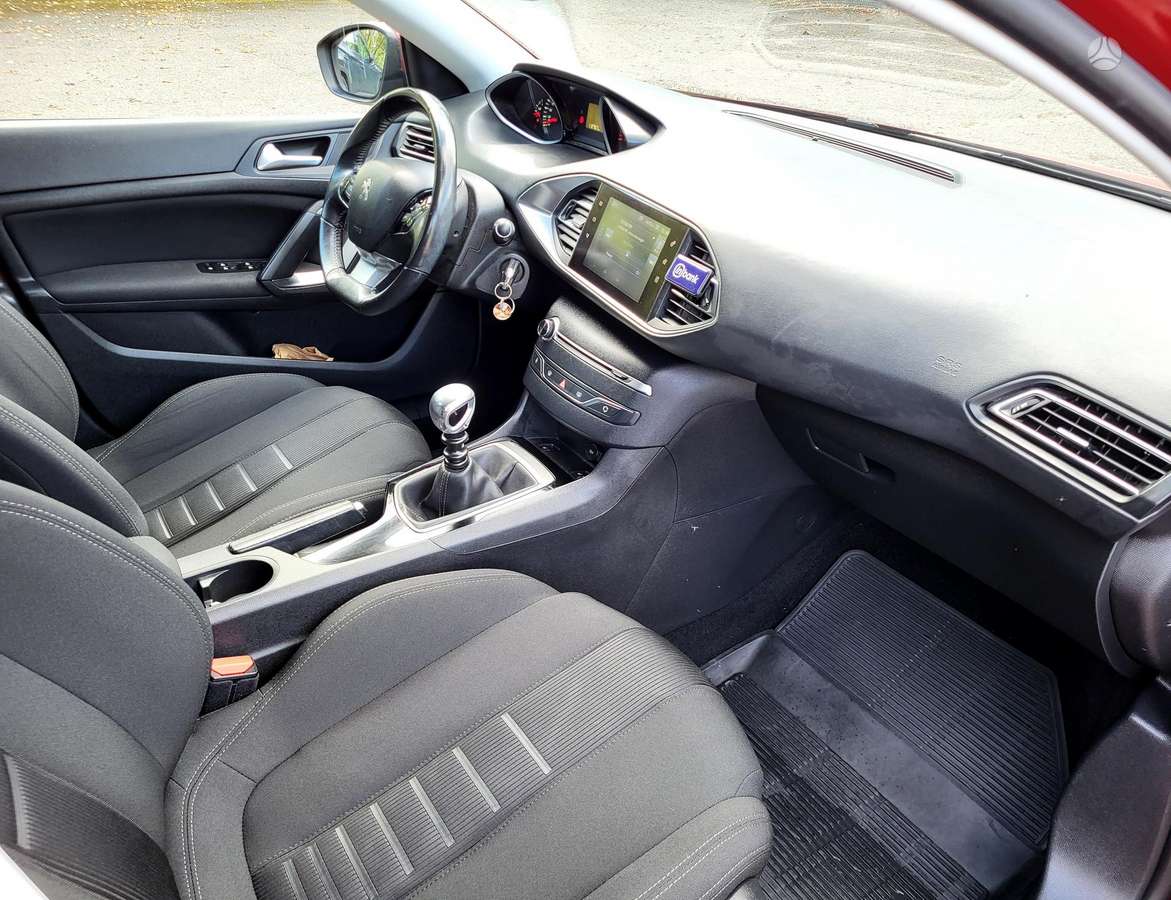 Peugeot 308, 1.2 l., hatchback