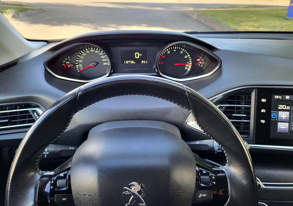 Peugeot 308, 1.2 l., hatchback