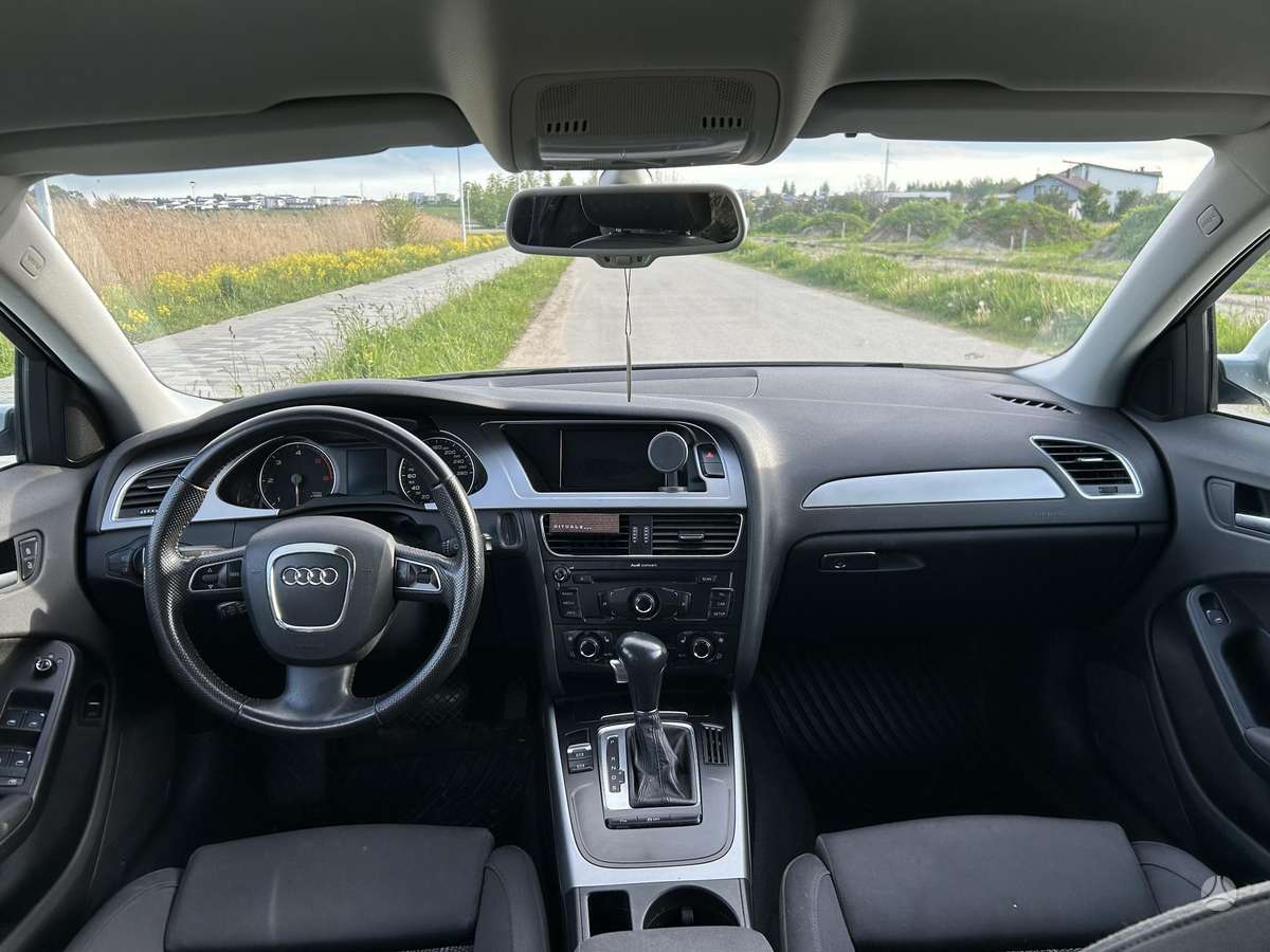 Audi A4, 2.0 l., Седан