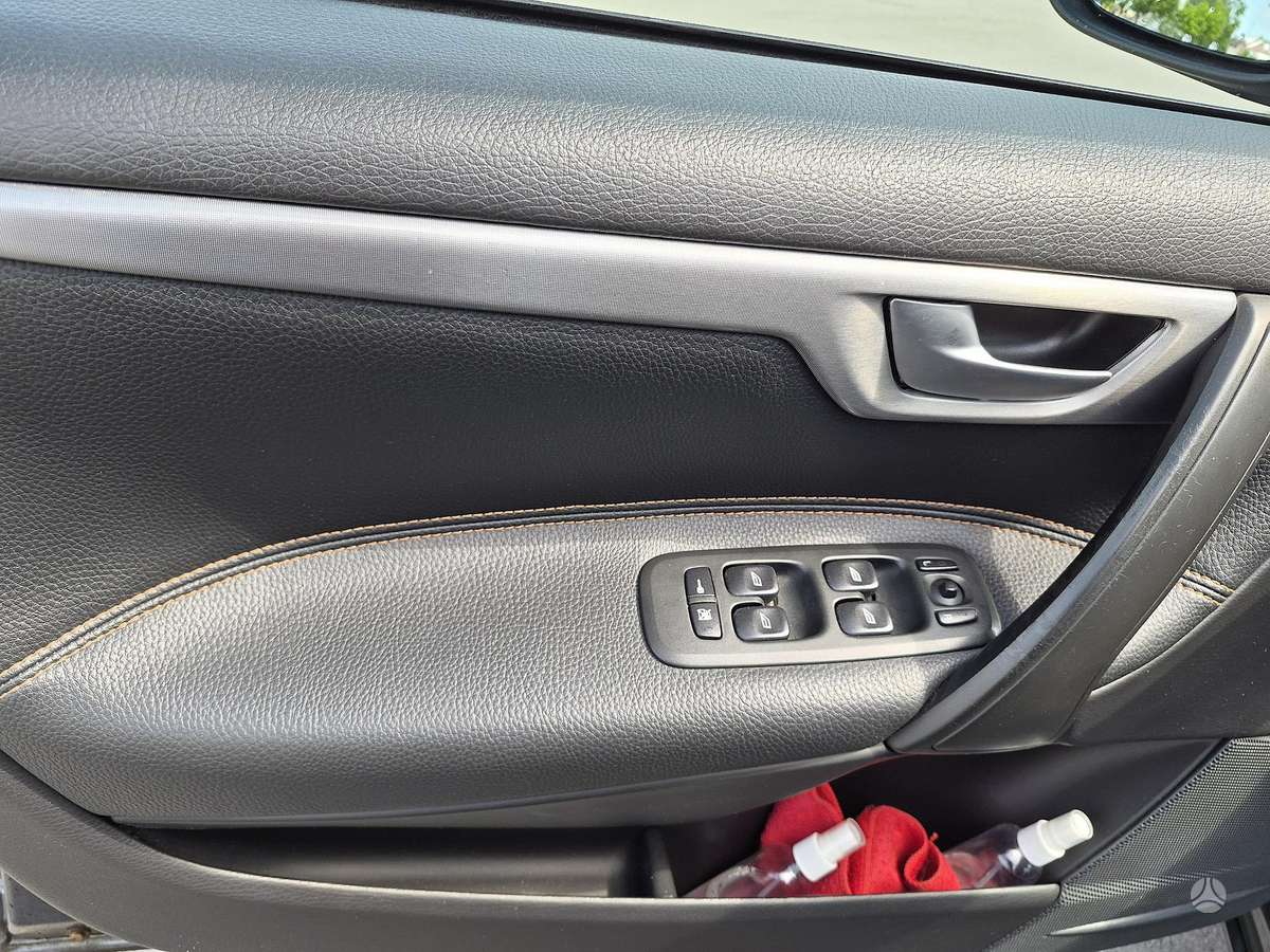 Volvo S60, 2.4 l., Седан