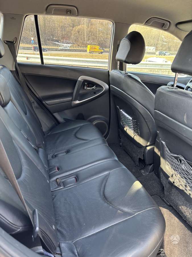 Toyota RAV4 - 6