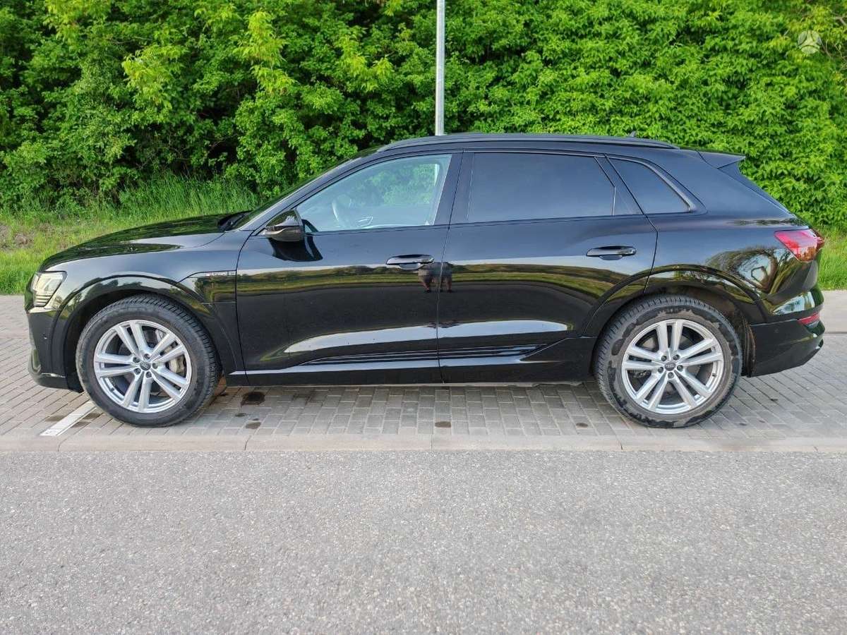 Audi e-tron, 71 kWh, off-road / crossover