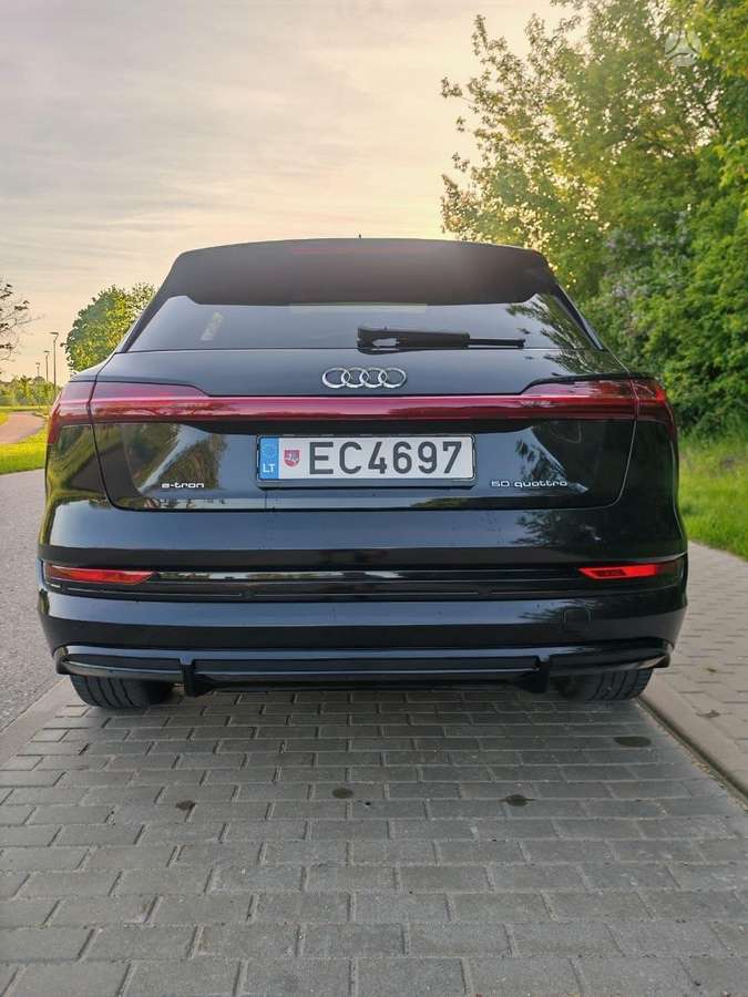 Audi e-tron, 71 kWh, off-road / crossover