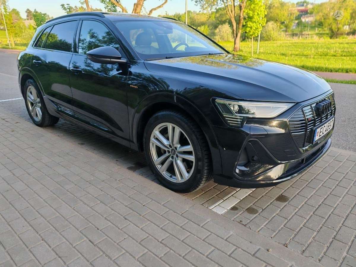 Audi e-tron, 71 kWh, off-road / crossover