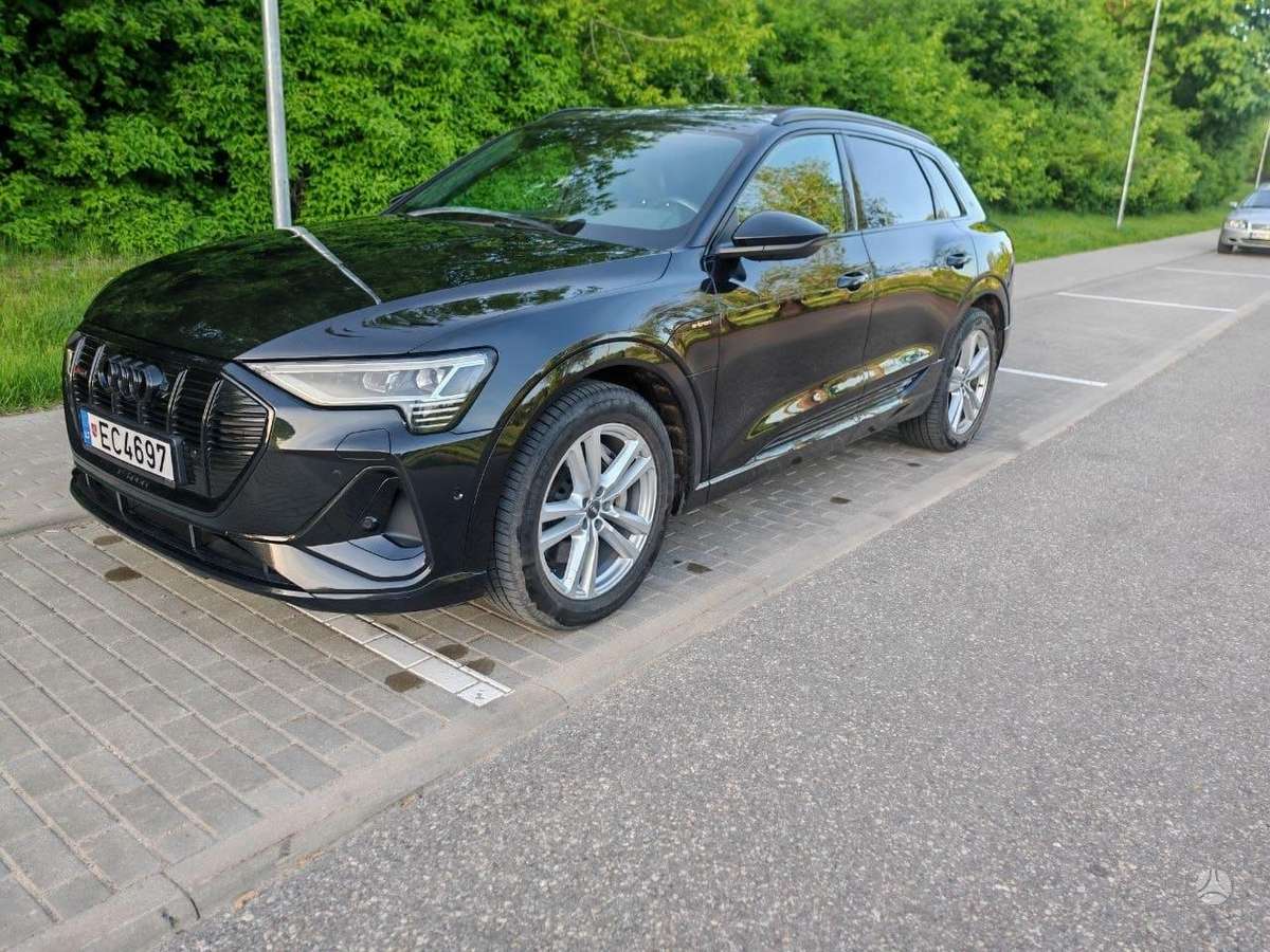 Audi e-tron, 71 kWh, off-road / crossover