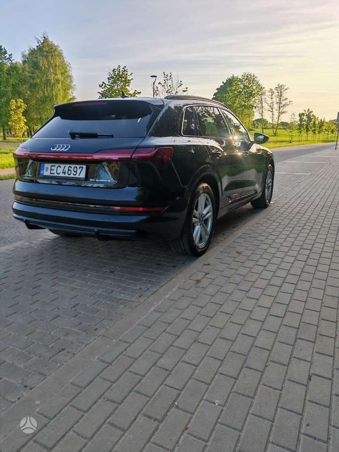 Audi e-tron, 71 kWh, off-road / crossover